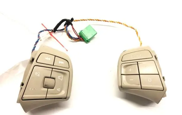 Volvo V70 Steering wheel buttons/switches 31318646