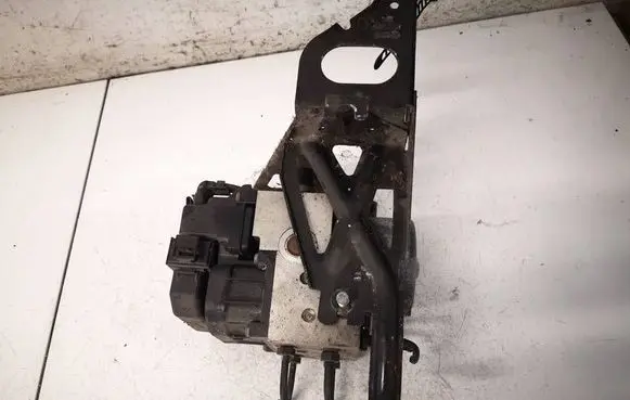 Volkswagen PASSAT B5 ABS Pump 8E0614111 0265216411