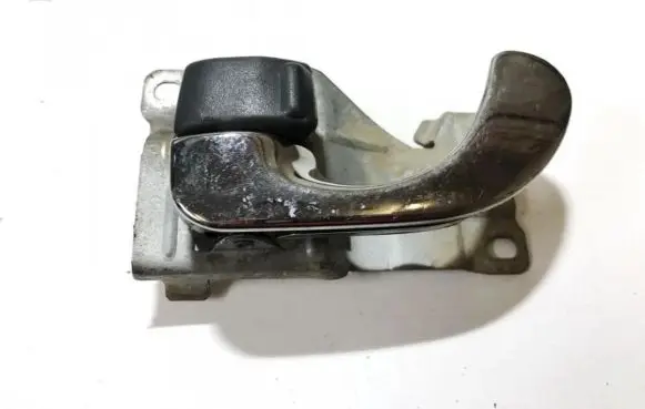 Mitsubishi Space Runner Front door interior handle