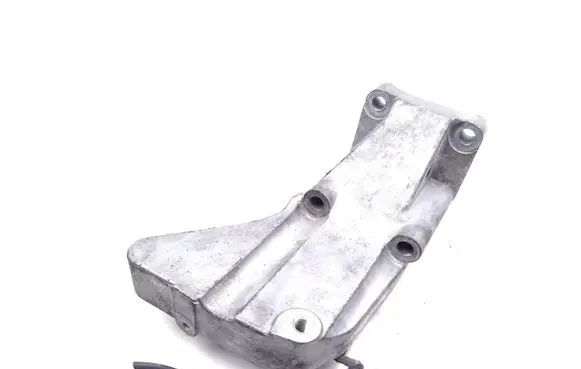 Mitsubishi Outlander Engine mounting bracket 