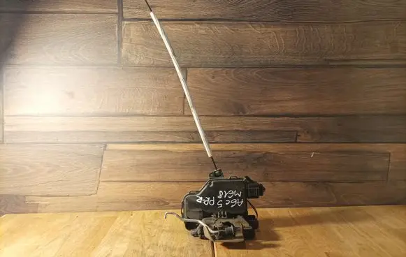 Audi A6 S6 C5 4B Front door lock