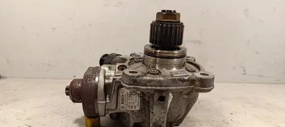 Audi Q7 4M Fuel injection high pressure pump 0445010825 059130755DB