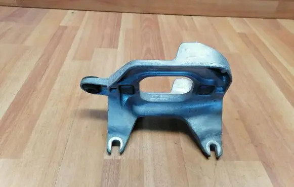 Renault Megane IV Gearbox mounting bracket 112221641R