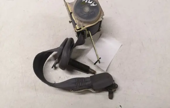 Middle seatbelt (rear)