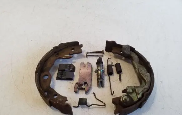 Nissan Leaf I (ZE0) Handbrake/parking brake pads 