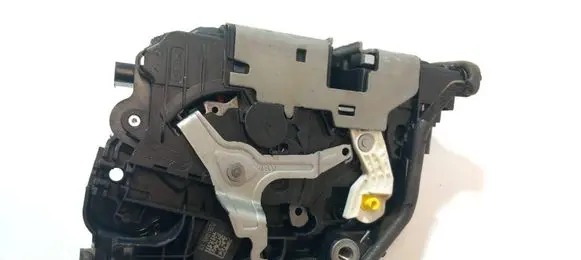 BMW X5 F15 Front door lock 7281945 A046465 18283810