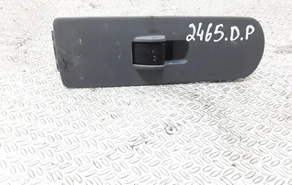 Mitsubishi Colt Electric window control switch MN141018