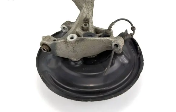 Volkswagen PASSAT B6 Rear wheel hub spindle/knuckle 5N0615612C