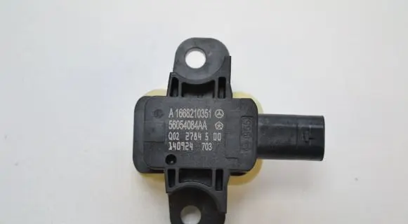 Mercedes-Benz GL X166 Airbag deployment crash/impact sensor A1668210351