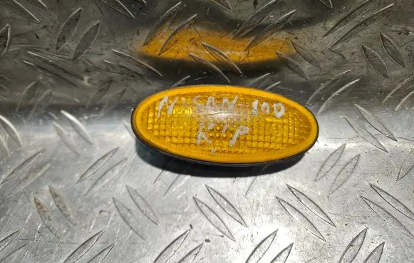 Nissan Navara D22 Front fender indicator light 013513