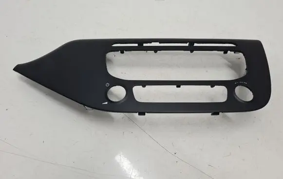 KIA Ceed Radio/GPS head unit trim 
