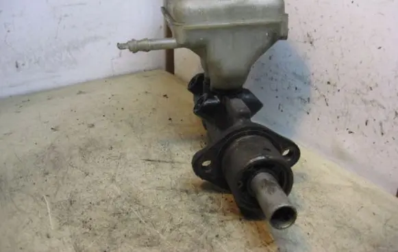 Mercedes-Benz Vito Viano W638 Master brake cylinder 21026099