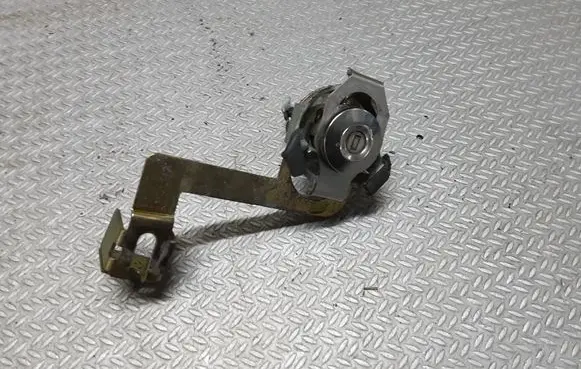 Mitsubishi Colt CZ3 Coupe door lock (next to the handle) 