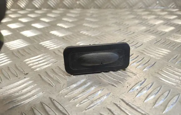 Renault Scenic III - Grand scenic III Tailgate opening switch 8200076258F
