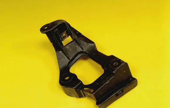 Audi A6 S6 C5 4B Front bumper mounting bracket 4B0853922B
