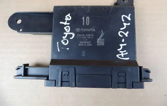 Toyota RAV 4 (XA50) Air conditioning/heating control unit 8865042810
