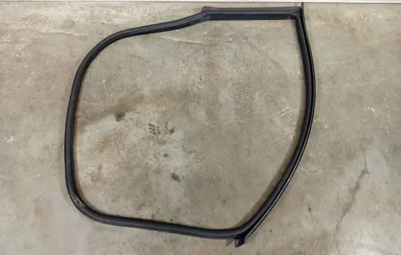 Maserati Ghibli Front door rubber seal 