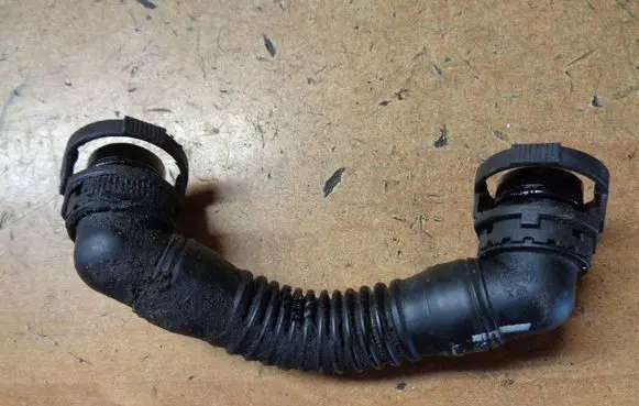 Skoda Fabia Mk2 (5J) Breather hose/pipe 03P103493