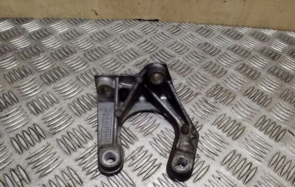 Volvo XC70 Front differential bracket 30713236