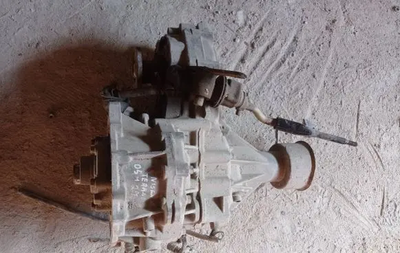 Nissan Terrano Gearbox transfer box case 33103g2340