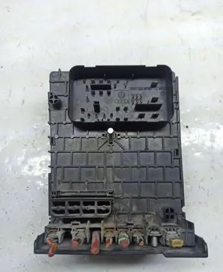 Volkswagen PASSAT B6 Fuse module