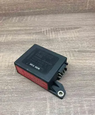 Mercedes-Benz E W124 Airbag control unit/module 0038200710 841Z1000