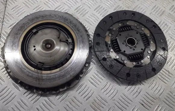 Audi A3 S3 8L Pressure plate 06A141025Q