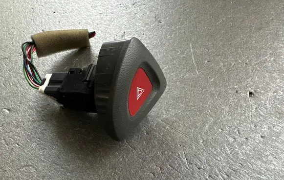 Nissan Patrol Y61 Hazard light switch 25290VB000