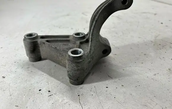 Buick Encore I Gearbox mounting bracket 12674141