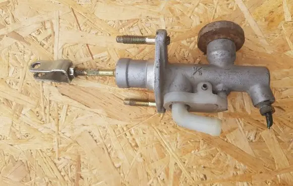 Nissan Almera Tino Clutch master cylinder