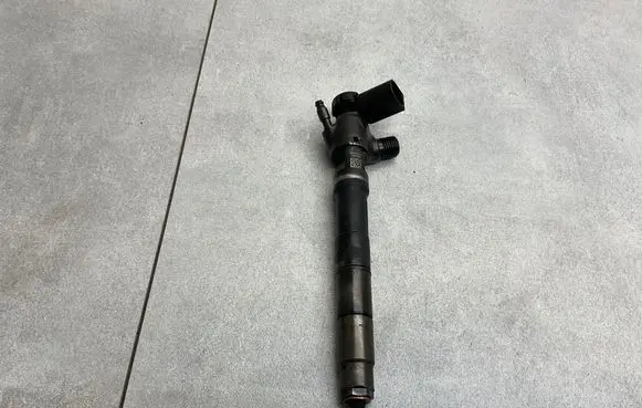 Skoda Octavia Mk3 (5E) Fuel injector 04L130277BD