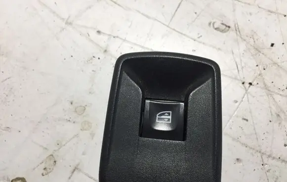 Renault Trafic III (X82) Electric window control switch