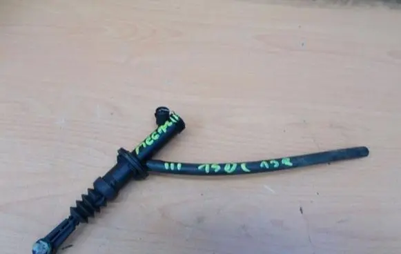 Renault Megane III Clutch slave cylinder 