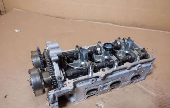 Ford Mustang VI Engine head DG1E6C064AA