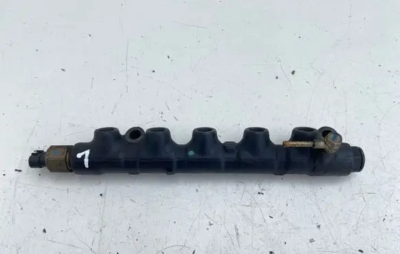 Toyota Avensis T220 Fuel main line pipe 8945812010