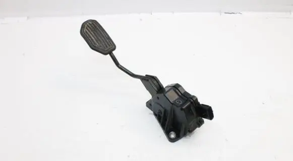 Toyota RAV 4 (XA30) Accelerator throttle pedal 7811042031