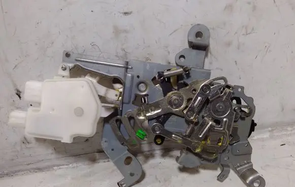 Mazda 5 Sliding door lock 