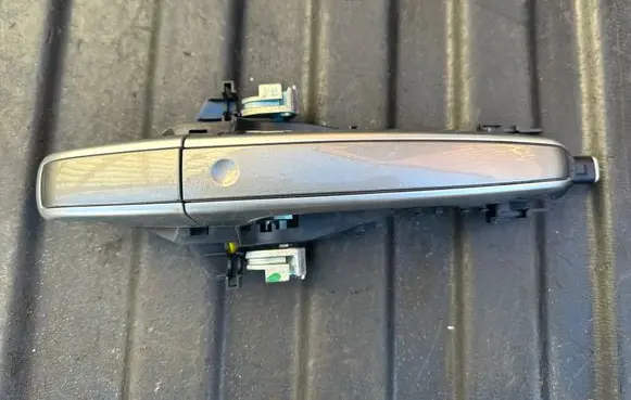 Land Rover Discovery 5 Rear door exterior handle BJ32224N02