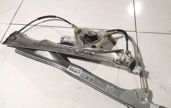 Renault Clio III Sliding door window regulator with motor 8200843597