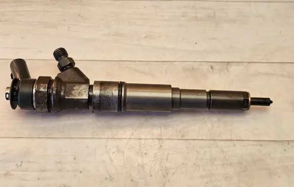 BMW 1 E81 E87 Fuel injector 0445110216