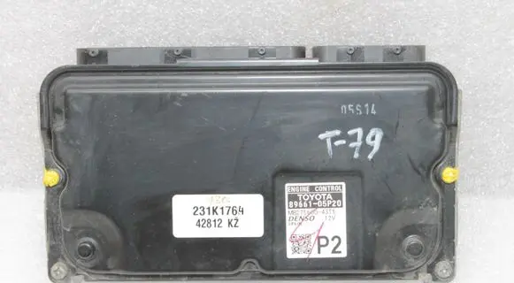 Toyota Avensis T270 Engine control unit/module 8966105P20