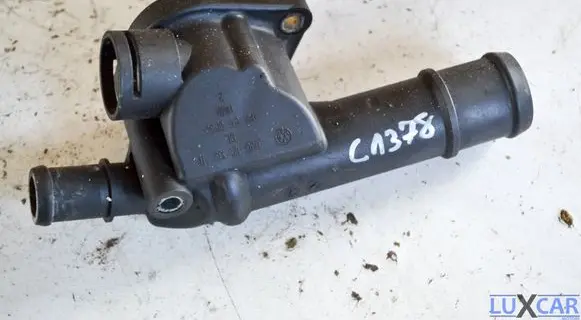 Audi A3 S3 8P Engine coolant pipe/hose 03G121132B