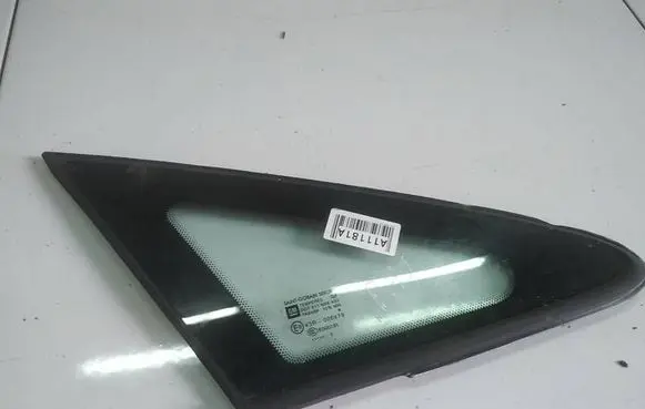 Opel Corsa D Front triangle window/glass AS2