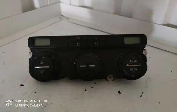 Volkswagen Touran I Climate control unit