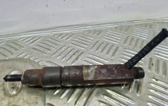 Skoda Fabia Mk1 (6Y) Fuel injector 0432193