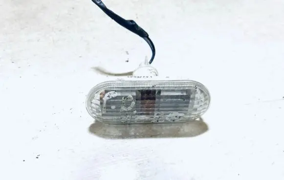 Ford Focus Front fender indicator light 4m5a13k309aa 4m5a-13k309-aa