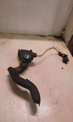 Audi A4 S4 B5 8D Accelerator throttle pedal 8D1723523N