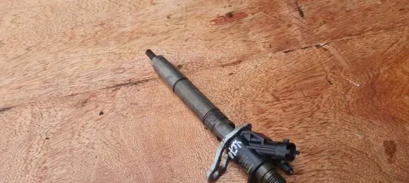 Volvo XC70 Fuel injector 31272690