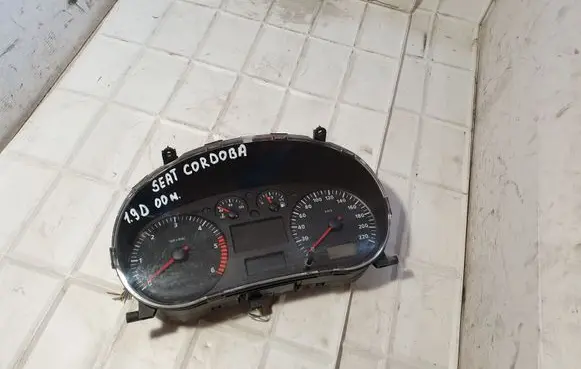 Seat Cordoba (6K) Speedometer (instrument cluster) 81117951 81071456 88311292