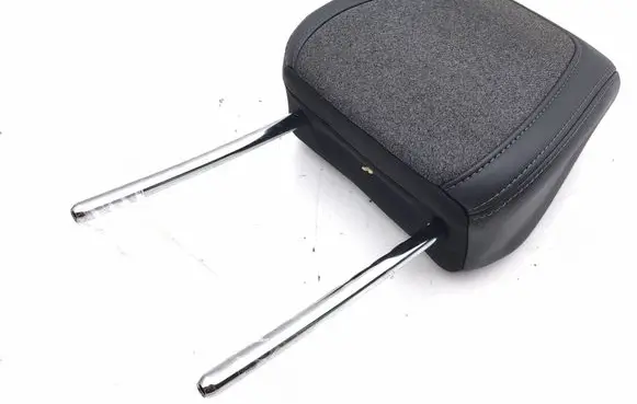 Peugeot 5008 II Front seat headrest